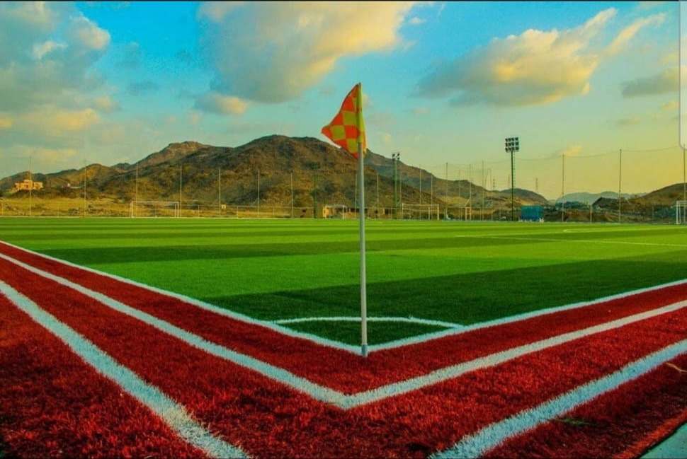ملعب كرة قدم بعشب صناعي من تنفيذ جرين جروث